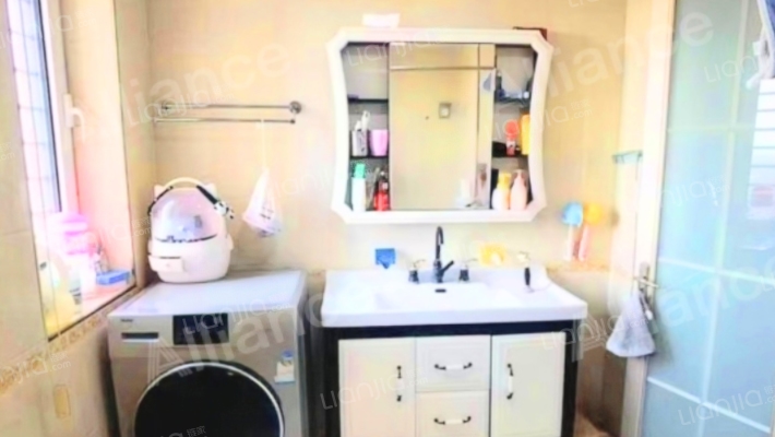 房本满二年，出门就是838公交车到北京六里桥 自住装修-卫生间