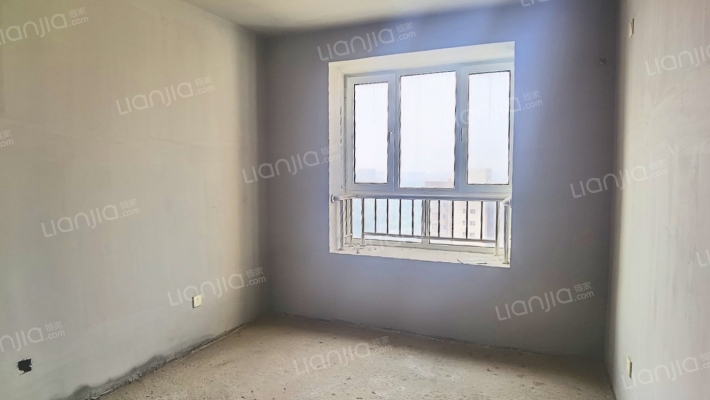 房子满五唯一，毛坯房全阳格局。楼层好。小区环境优美-卧室A