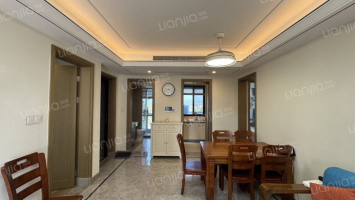 绿城蓝湾小镇·紫荆苑二手房实景图