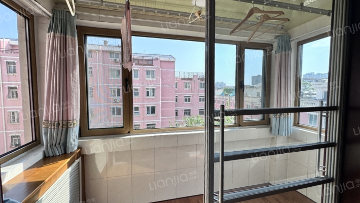 范阳路沿线 5居室 精装修 采光充足 通风好-阳台A