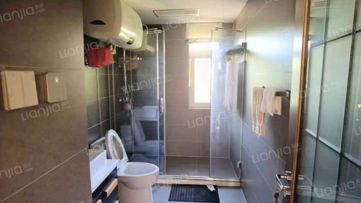 急售临湖大独栋别墅，精装修，价格美丽，风景独好-卫生间C