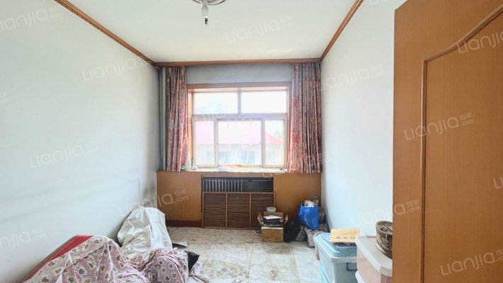 主城区东兴北街 板楼2层 大四居 集中供暖-卧室B