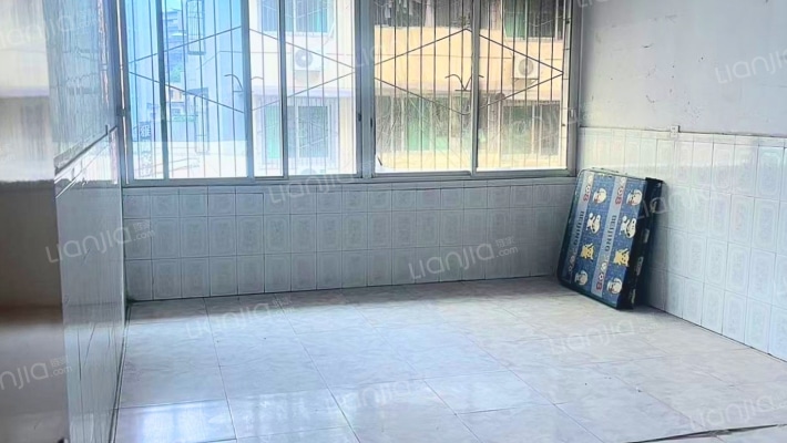 医药公司家属院二手房实景图
