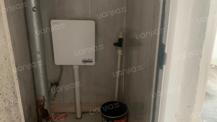 房本满二，采光好，简单装修，可以直接入住-卫生间