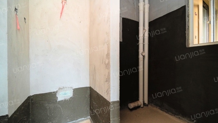 圣桦名城 清水 小套三户型 通地下室 中间楼层 满两年-卫生间