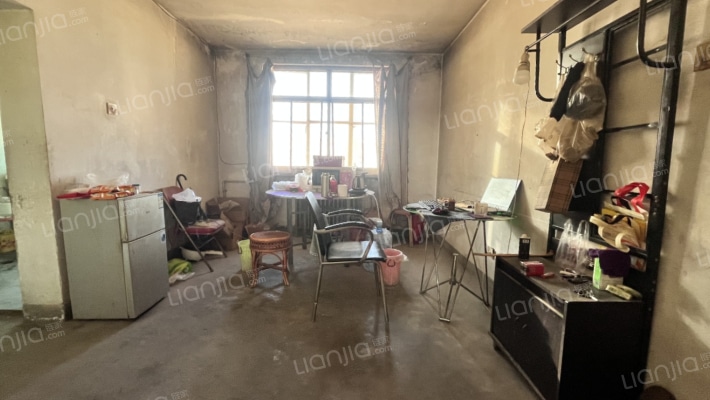 范阳路沿线 南北两居室  集中供暖-客厅