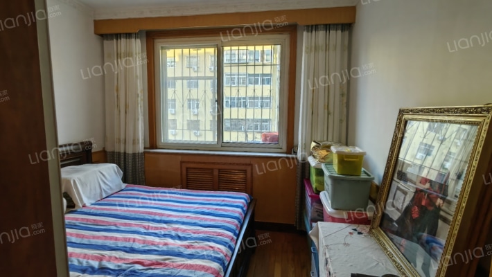 范阳路 政法街 二跃三 南北通透大三居出售-卧室D