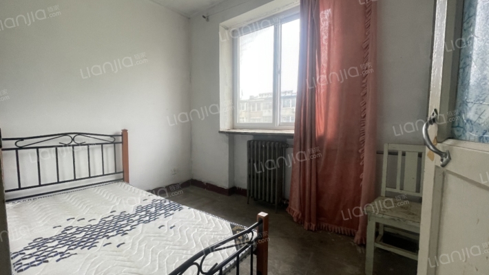 采光好，集中供暖，简装，满五唯一，看房方便-卧室B