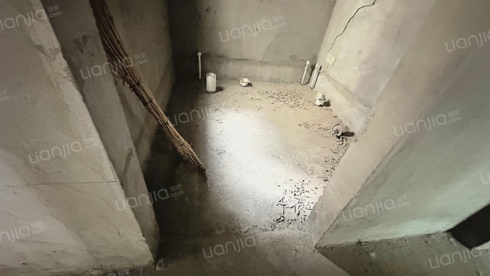 边户联排别墅，诚意出售，房本在手，随时过户.-卫生间A