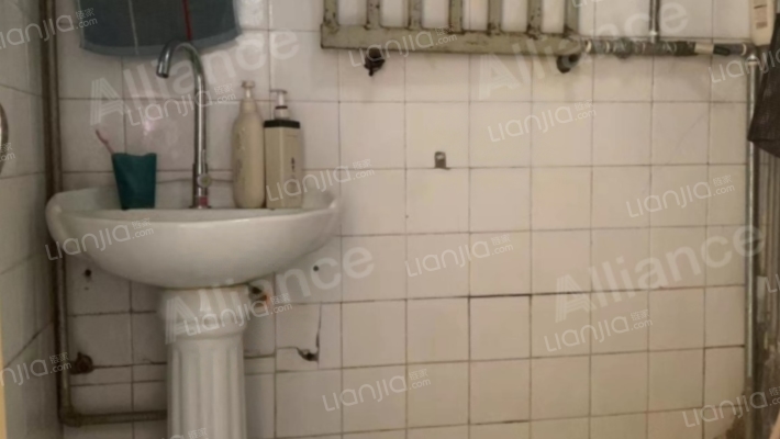 三处家属院 3室1厅 南 北-卫生间