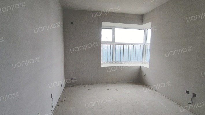 南北通透大四居  名厨明卫，房证满二，公交直达-卧室A