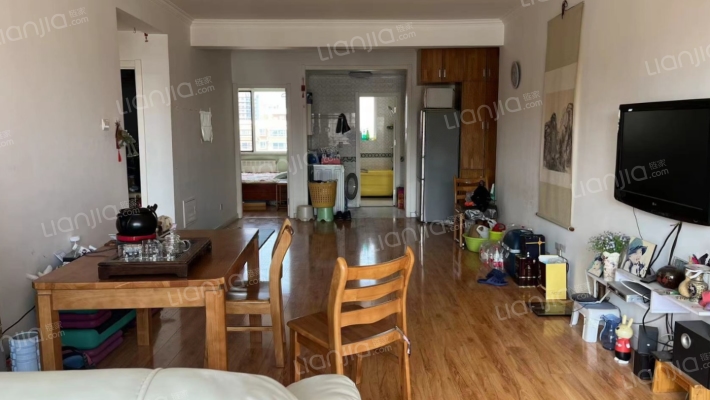 平安D区大三居南北通透房本满五唯一无抵押-餐厅