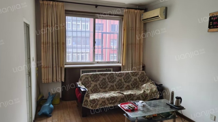 二康旁边，中间三层，生活方便，满五税费低-客厅