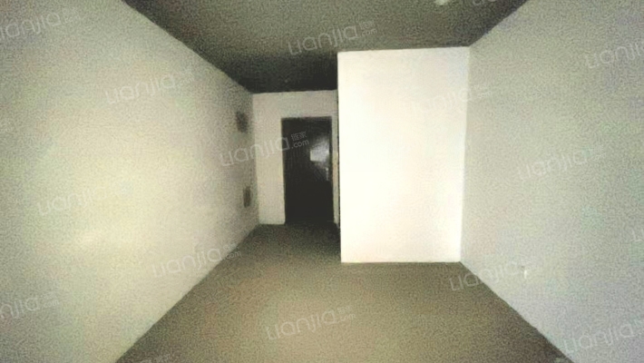 通透三居室 房本在手  已经满二  无尾款-餐厅