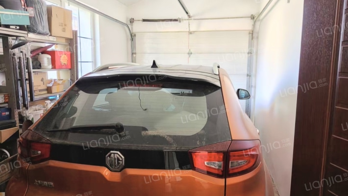 急售琉璃湖精装大独栋别墅，价格美丽-车库