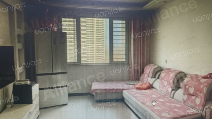 精装修南北通透大两室，满五唯一。中间楼层-客厅