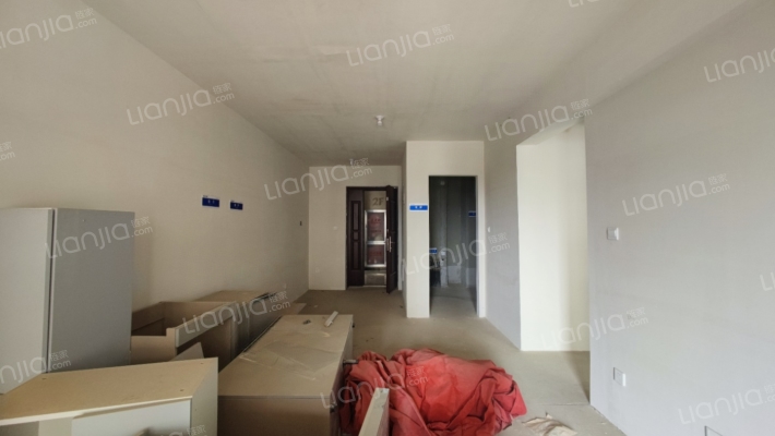 一梯两户南北户型出行方便，三阳三居-餐厅