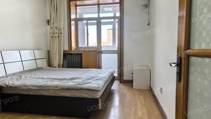 桃园路 火车站西边 南北通透大两居出售-卧室A