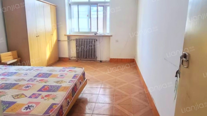 三处仅有的几栋联排小别墅，南北通透，随时入职。-卧室C