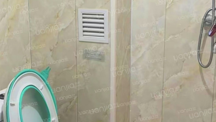 户型方正，电梯房中楼层， 小区环境优美 交通便利-卫生间