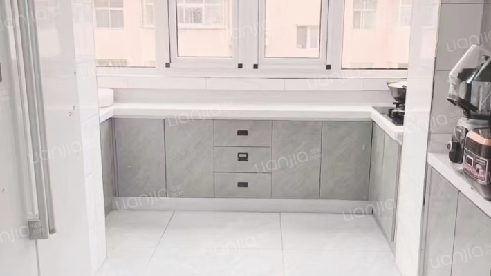 精装修，南北通透，户型方正！！-厨房