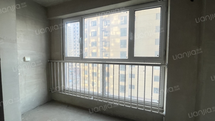 金域中央 市医院 集中供暖 中低楼层 小三居-阳台