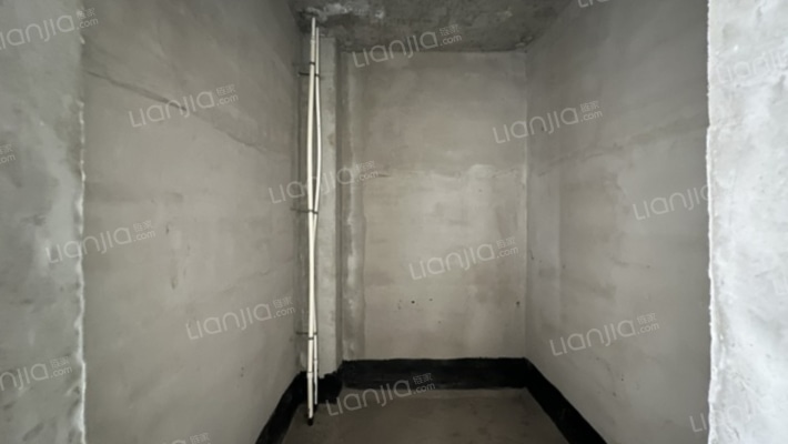 哈弗小镇联排别墅，房本满二带地下室，打造绿色生态社-卧室A