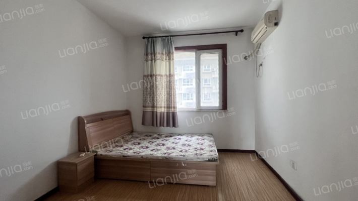 天龙小区电梯房三居，二康医院，宜佳旺。-卧室B