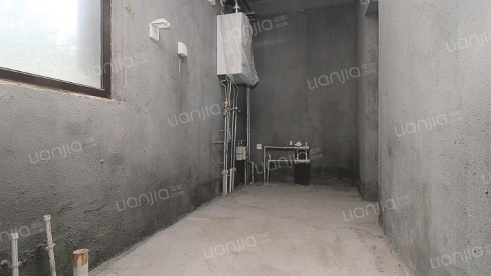 理想湾下叠拼带南北院子和地下室，带车位，位置安静-厨房