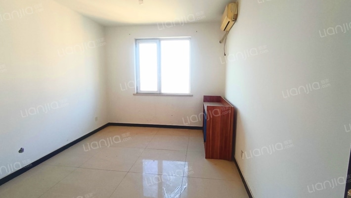 水岸花城，一线河景美宅，标准现房，即买即住-卧室B