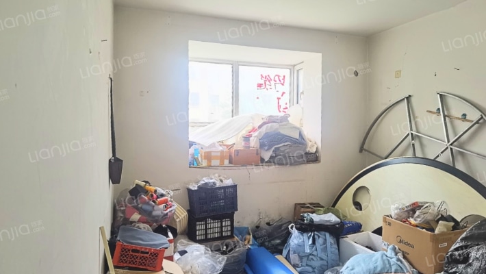 水岸花城，大社区，集体供暖，出行方便。-卧室A