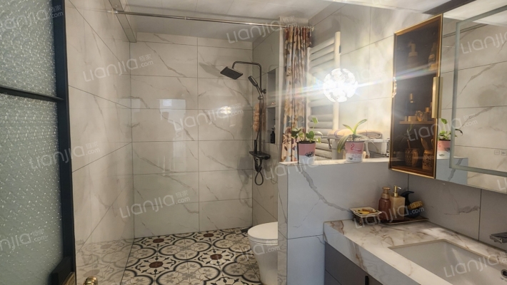 鸿坤理想尔湾 4室2厅 南 北-卫生间A