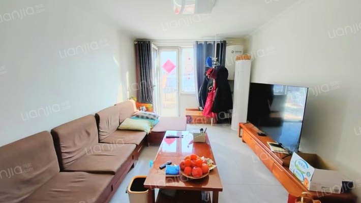 房子格局户型方正      采光全天-客厅