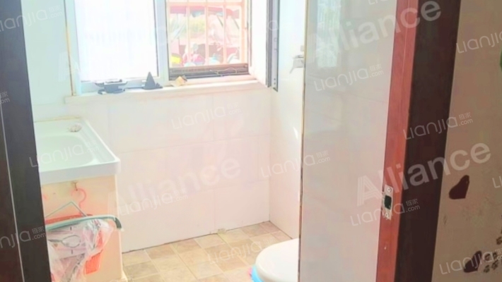 此房电梯房，中间楼层，毛坯房，可随意装修，房本在手-卫生间A