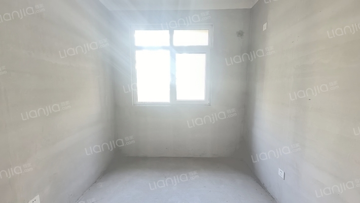 高铁华融现代城，一层带花园，外加50平左右下跃-卧室C