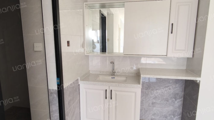 急售三利B区自住精装两居，价格美丽可小议-洗手间