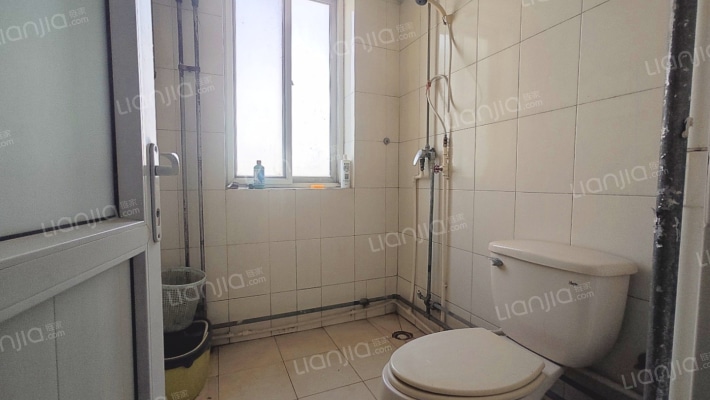 物探九号院 南北通透4居 集中供暖 配套齐全-卫生间A