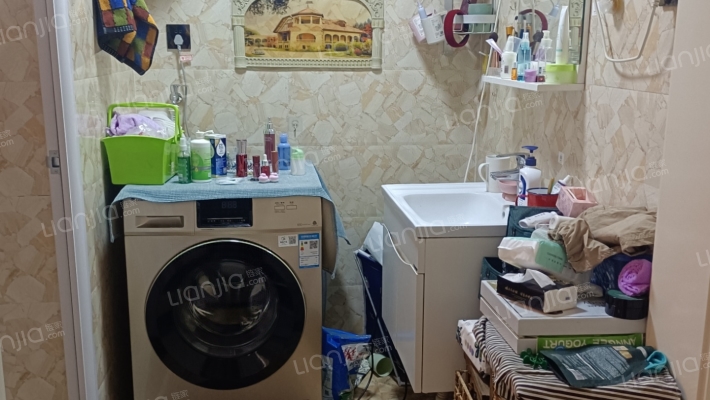 冠云路南侧  精装两居室  户型方正   楼层视野好-洗手间