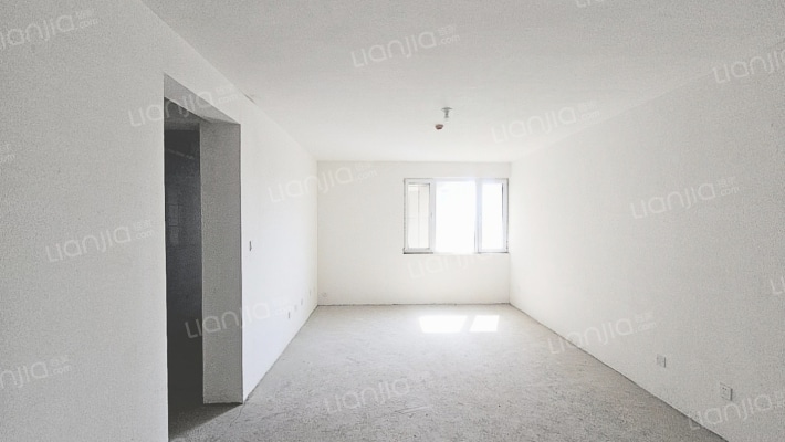 三里高一综合楼二手房实景图