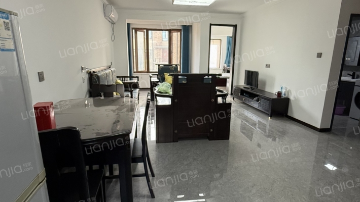 鸿坤理想尔湾 4室2厅 南 北-客厅