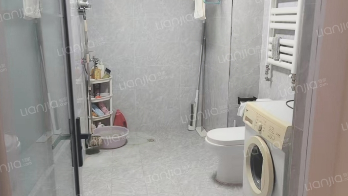 .南北通透四居室 2.精装修 3.采光视野好 4.配套齐全-卫生间A