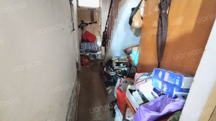 兴泰小区 3室2厅 南 北-楼梯间