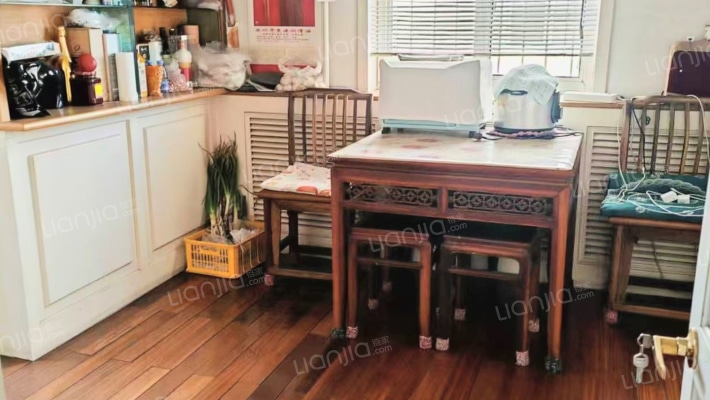 南北通透。楼层好，采光充足交通便利，-餐厅