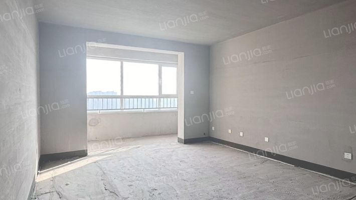 128平洋房 房本满二 毛坯房 户型方正-客厅