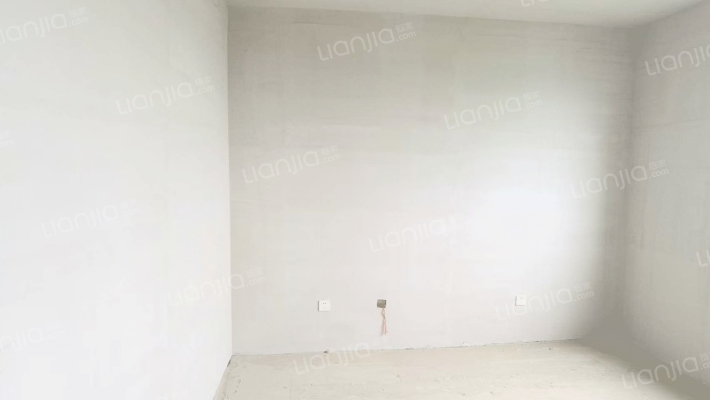 急售三利东区南北向三居，毛坯，价格美丽-卧室B