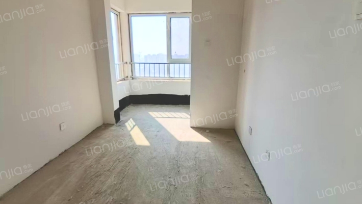 临着范阳主路，交通出行方便，好楼层，采光视野好。-卧室A