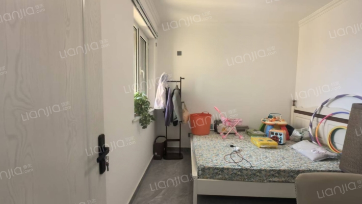 三利中和城B区大两居，精装修，门口838车站，采光好。-卧室B