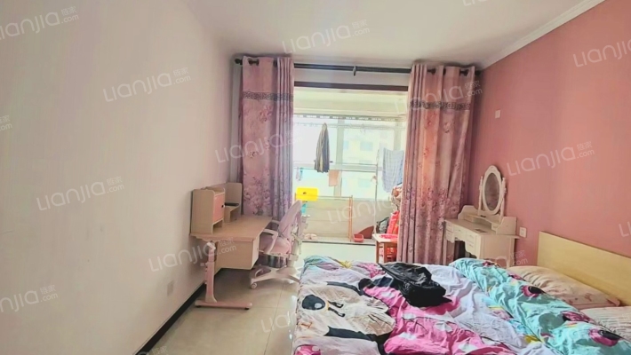 水岸花城，一线河景美宅，标准现房，即买即住-卧室A