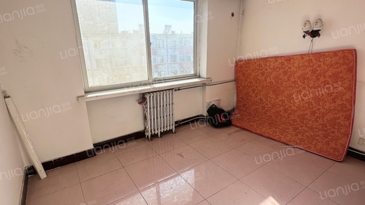 南北通透两居室 集中供暖 满五 停车方便-书房