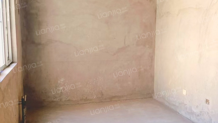 此房满五年  南北通透户型方正  毛坯随意装-卧室C